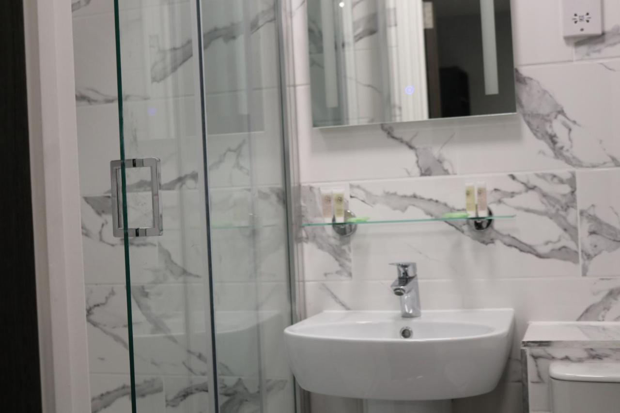 Blue Sapphire Hotel 伊尔福德 外观 照片